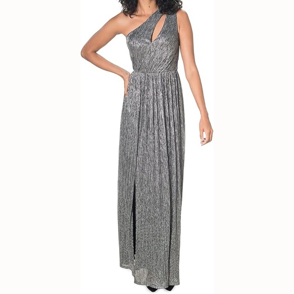 Dress the Population Dresses & Skirts - Dress The Population | Kienna Gown in Silver. New!